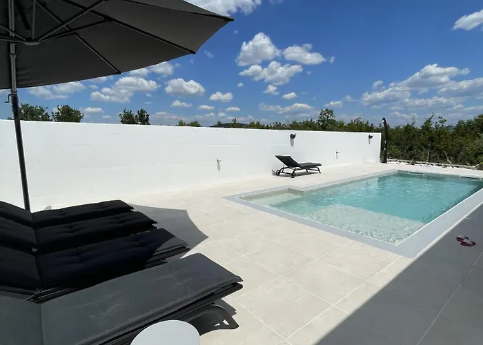 Holiday Home Olivarum With Heated Pool Bila Vlaka foto