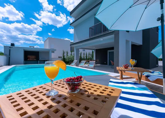 Luxury Vila Klara With Heated Pool, Near Airport&Zadar Murvicaの写真