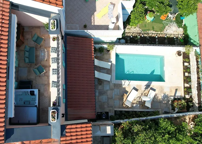 Heritage Holiday Home Rafica 365 Wellness Retreat Bozava photo