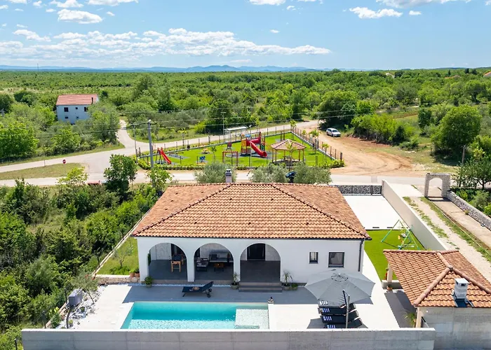 Holiday Home Olivarum With Heated Pool Bila Vlaka photo